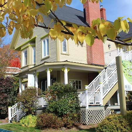 Hotel La Belle Victorienne Magog Esterno foto