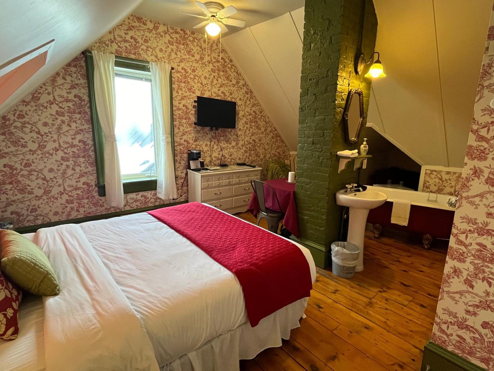 Hotel La Belle Victorienne Magog Esterno foto