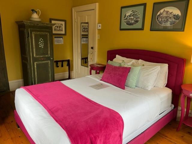 Hotel La Belle Victorienne Magog Esterno foto