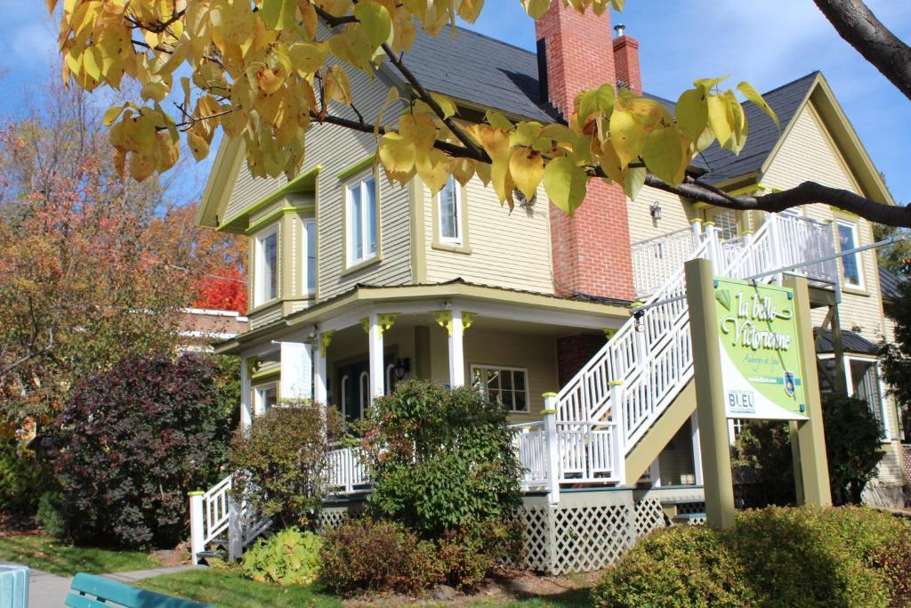 Hotel La Belle Victorienne Magog Esterno foto