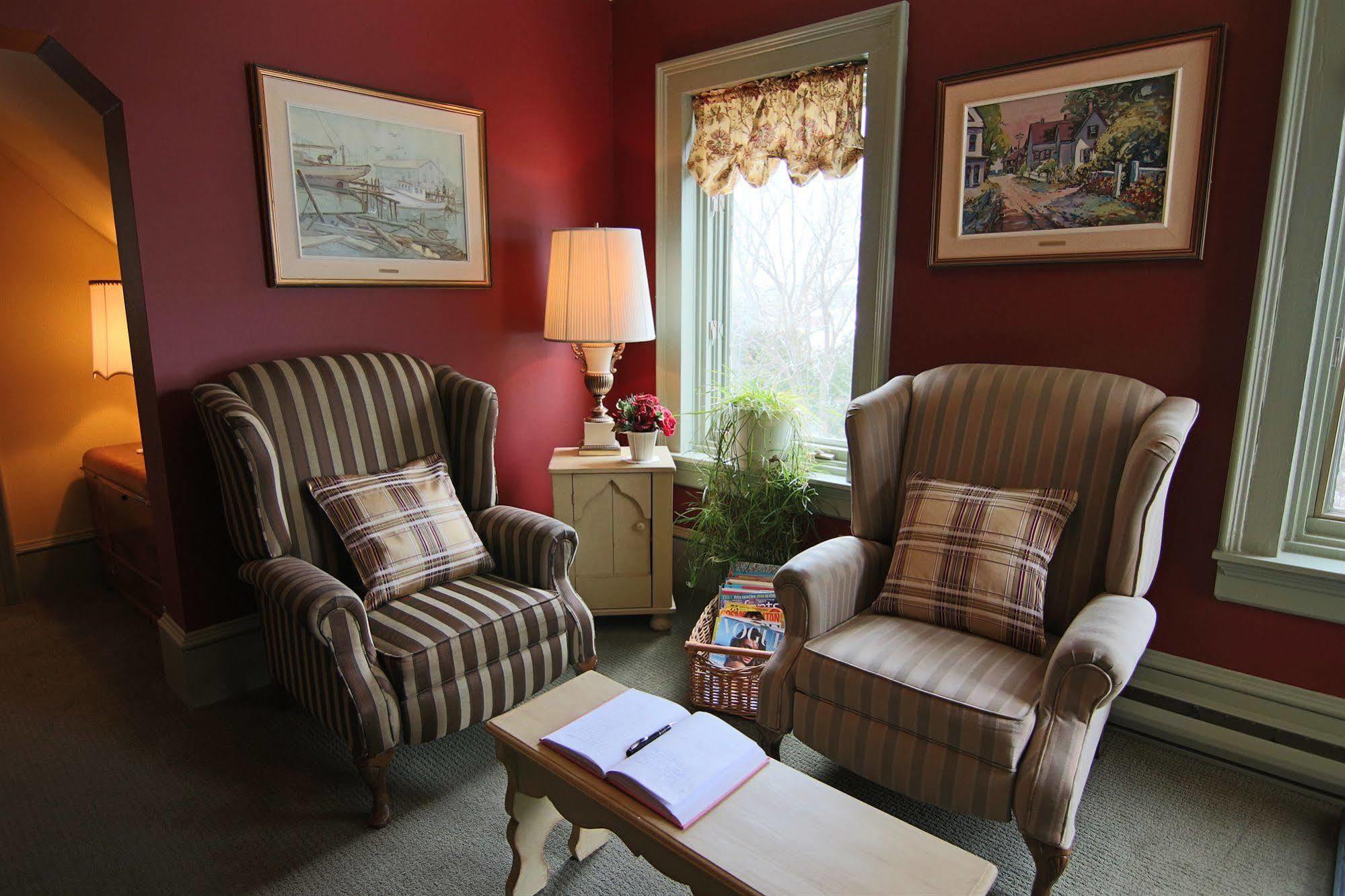 Hotel La Belle Victorienne Magog Esterno foto