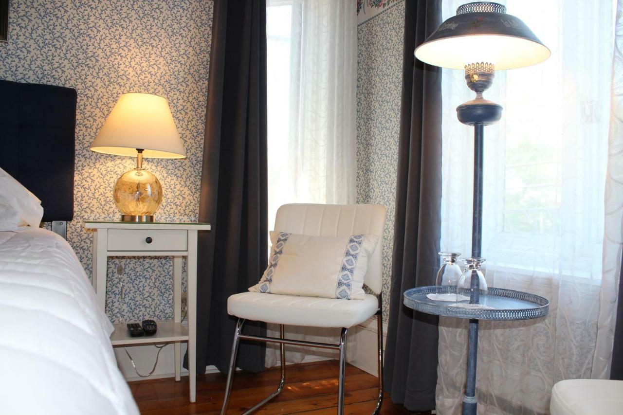 Hotel La Belle Victorienne Magog Esterno foto